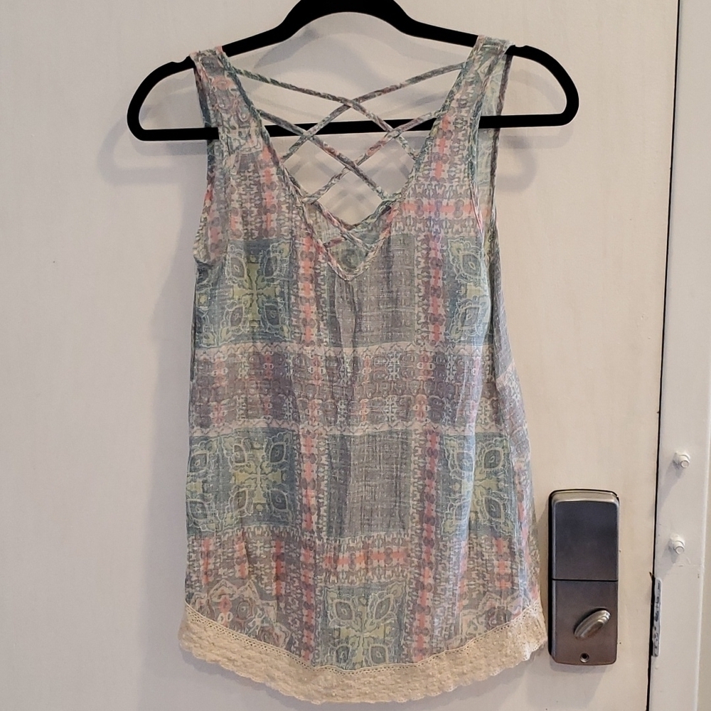 Love on a Hanger Bohemian Criss Cross Strappy Crochet Hem Tank XS - Picture 5 of 5